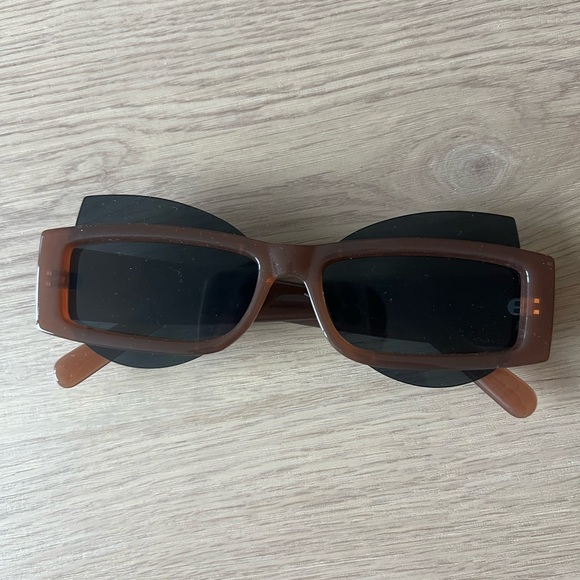 Funky sunglasses for Halloween - Picture 3 of 3